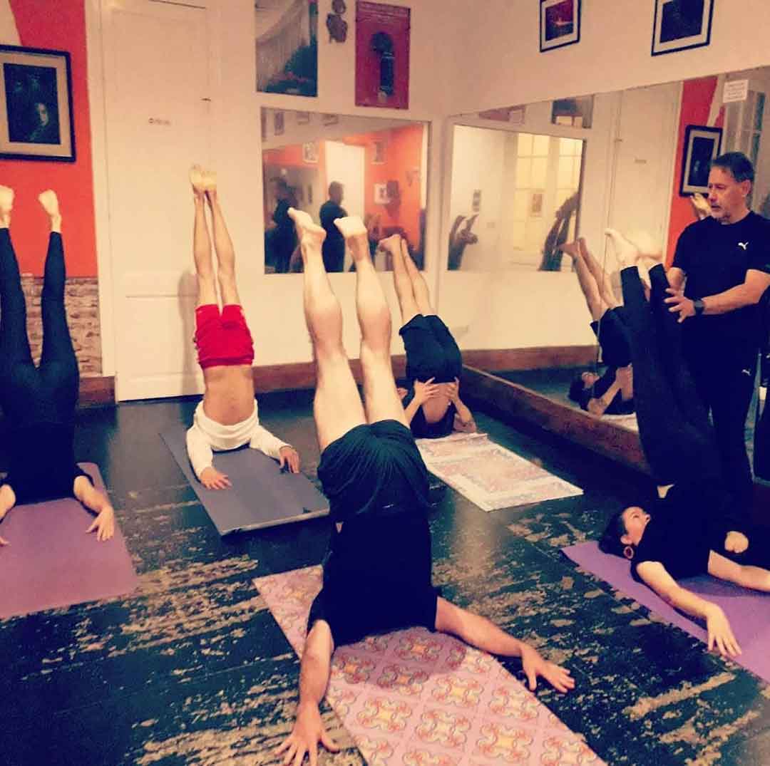 yoga en salon de montevideo 2 