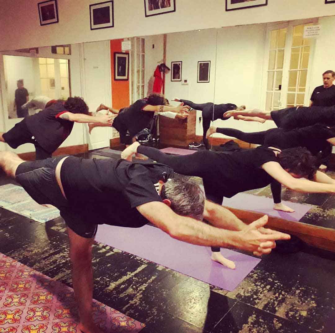yoga en salon de montevideo 1