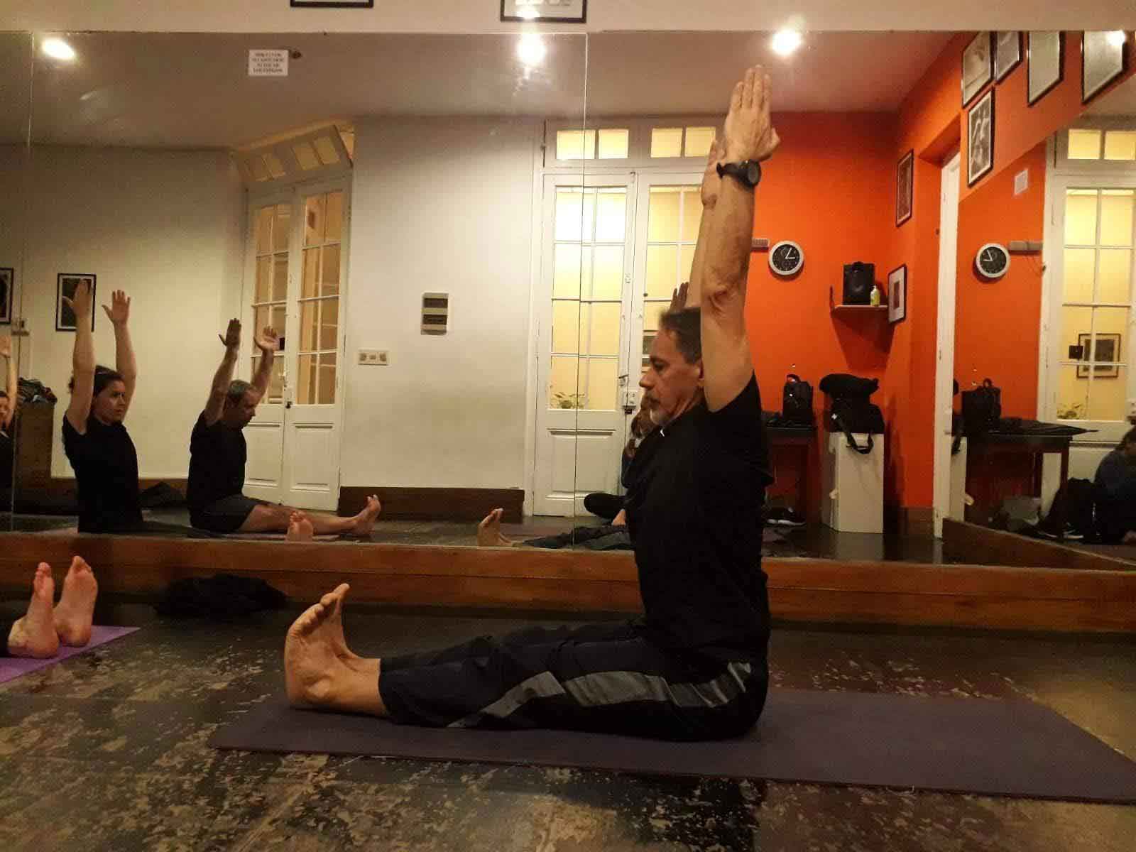 profesor de yoga en montevideo